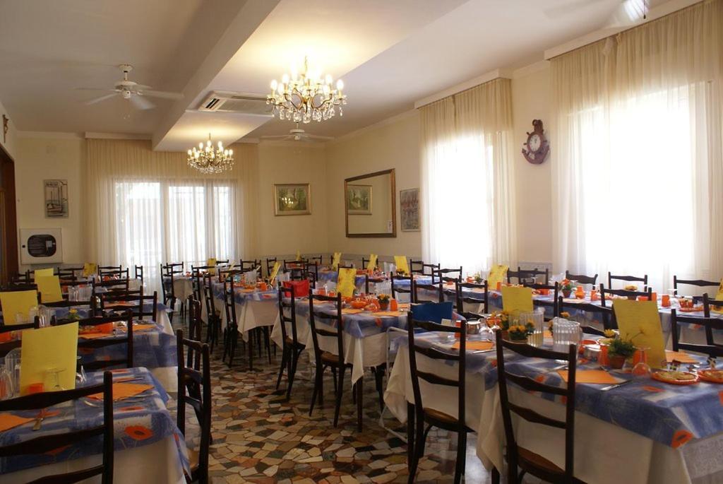 Hotel Maria Piera Римини Экстерьер фото